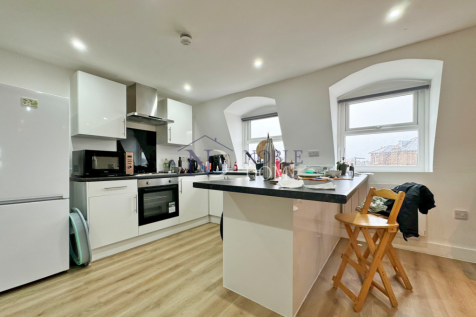 Studio flat in Hounslow TW3