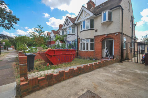FOUR BEDROOM TWO BATHROOM SEMI-DETACHED HOUSE IN 