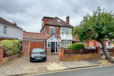 4 BEDROOM DETACHED HOUSE IN ISLEWORTH