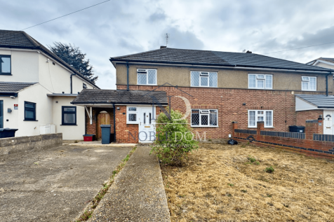3 BEDROOM SEMI-DETACHED HOUSE IN FELTHAM