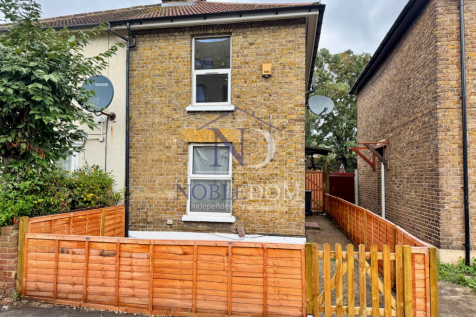 3 BEDROOM 2 BATHROOM SEMI-DETACHED HOUSE IN HOUNS
