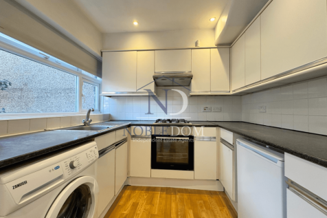 3 Bedroom terraced house, located in West Hounslo