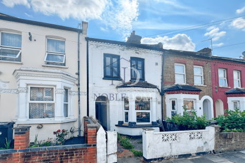 2 BEDROOM TERRACED HOUSE IN HOUNSLOW