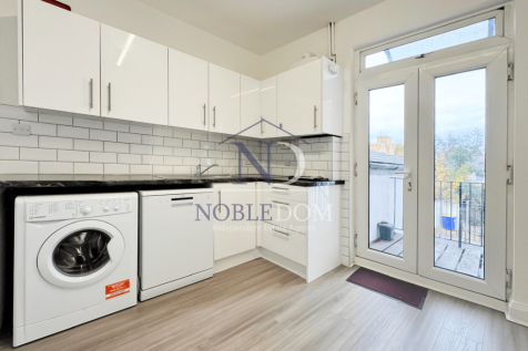 3 BEDROOM SPLIT-LEVEL MAISONETTE IN TEDDINGTON