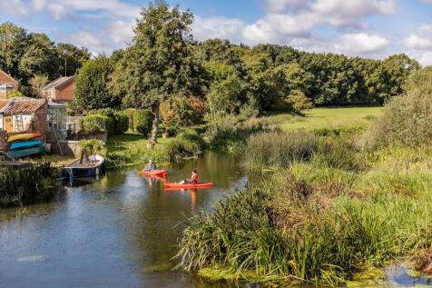 The River Stour is on your doorstep and offers fun on the water