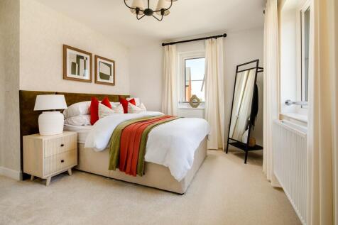 Sizeable second bedroom perfect for guests