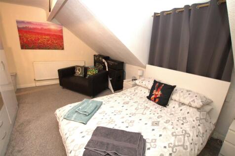 FRONT BEDROOM 1.jpg