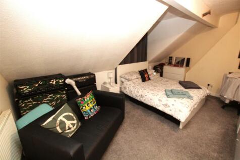 FRONT BEDROOM.jpg