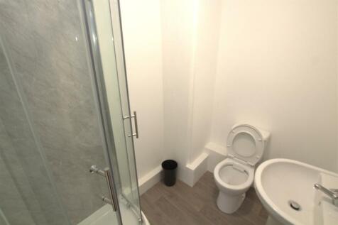 room 3 en suite.jpg