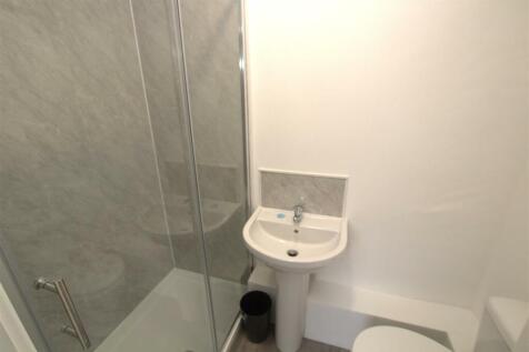 room 4 en suite .jpg