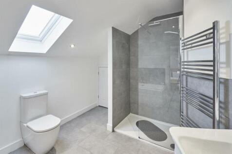bathroom 2.jpg