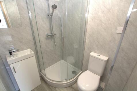 room 2 en suite.jpg