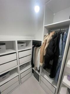 walk in wardrobe.JPG