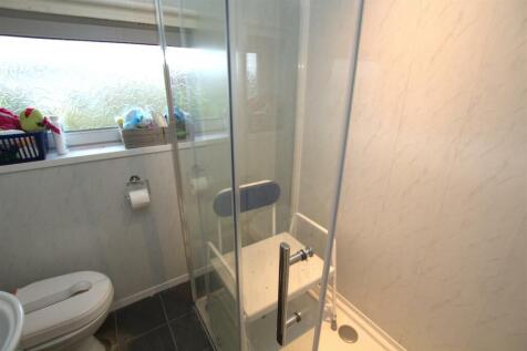bathroom .jpg