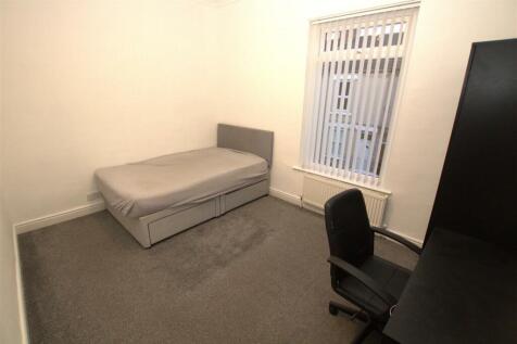 bedroom 2 .jpg