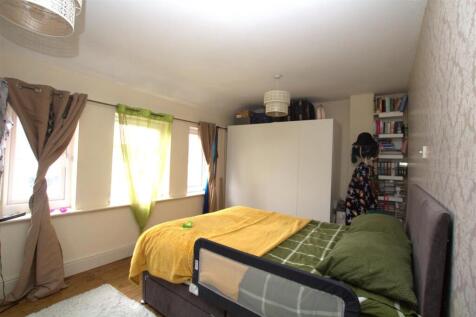 front bedroom.jpg