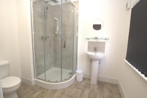Room 4 Bathroom.jpg
