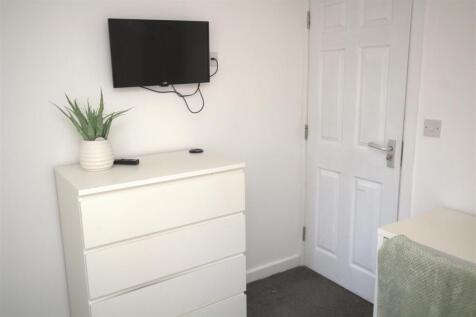 34 Aubrey dressing area.jpg
