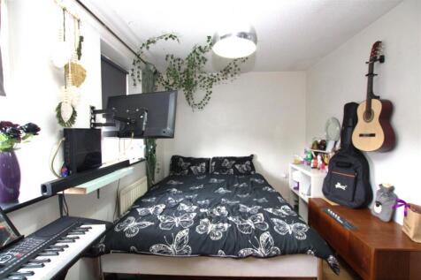 FRONT BEDROOM.jpg
