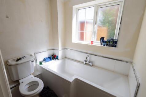 Downstairs bathroom.jpeg