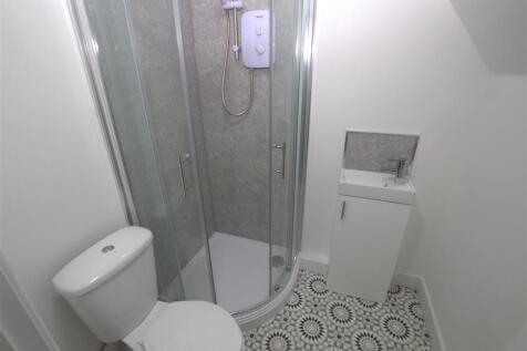 room2 ensuite.jpg