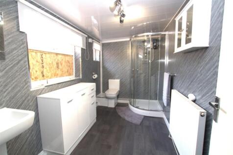 SHOWER ROOM.jpg