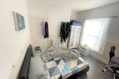 BEDROOM.jpg