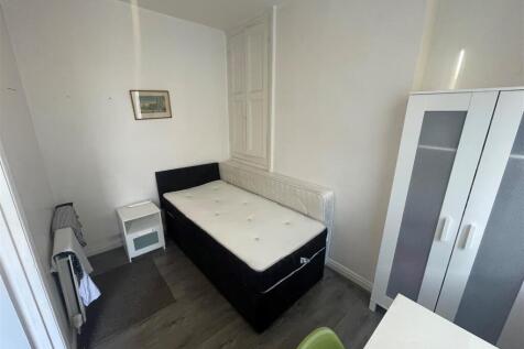 BEDROOM1.jpg