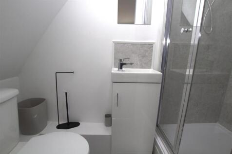 room 2 ensuite.jpg