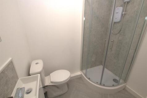 room 3 ensuite.jpg
