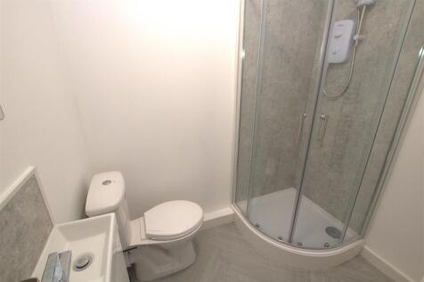 room 4 en suite .jpg