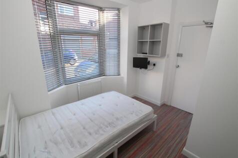 front bedroom.jpg