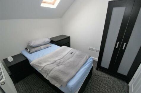 UPPER BEDROOM.jpg