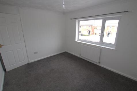 bedroom 2 .jpg
