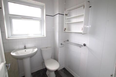 bathroom 2.jpg