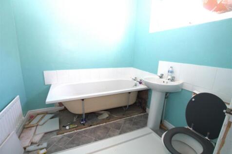 DOWNSTAIRS BATH.jpg