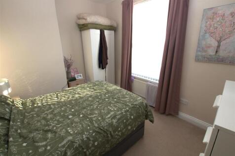 bedroom1.jpg