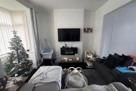 LOUNGE ANGLE 1.jpg