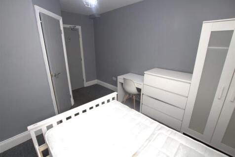 bedroom 4 .jpg