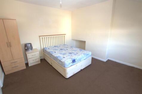 middle bedroom .jpg