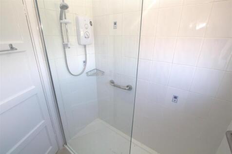 bathroom .jpg