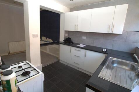 KITCHEN THROUGH TO DINER.jpg
