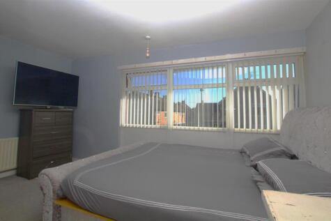 main bed.jpg