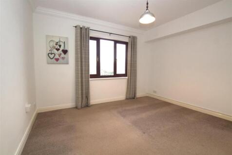 BEDROOM 1.jpg