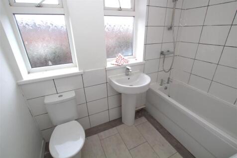 bathroom .jpg