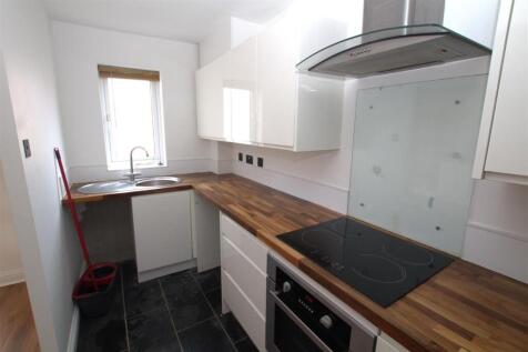 Troom Close Kitchen.jpg