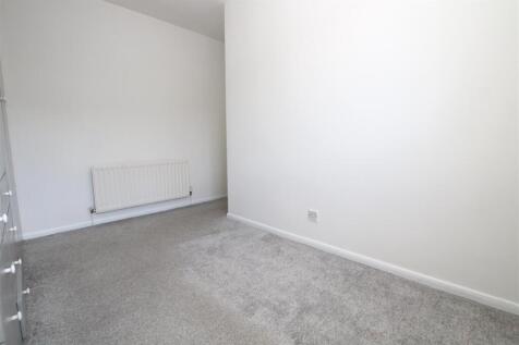 bedroom 2 .jpg