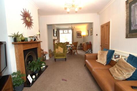 lounge through diner.jpg