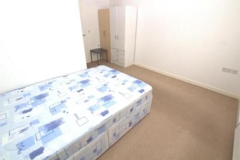 willows main bedroom .jpg