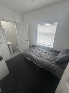bedroom through to ensuite.jpg